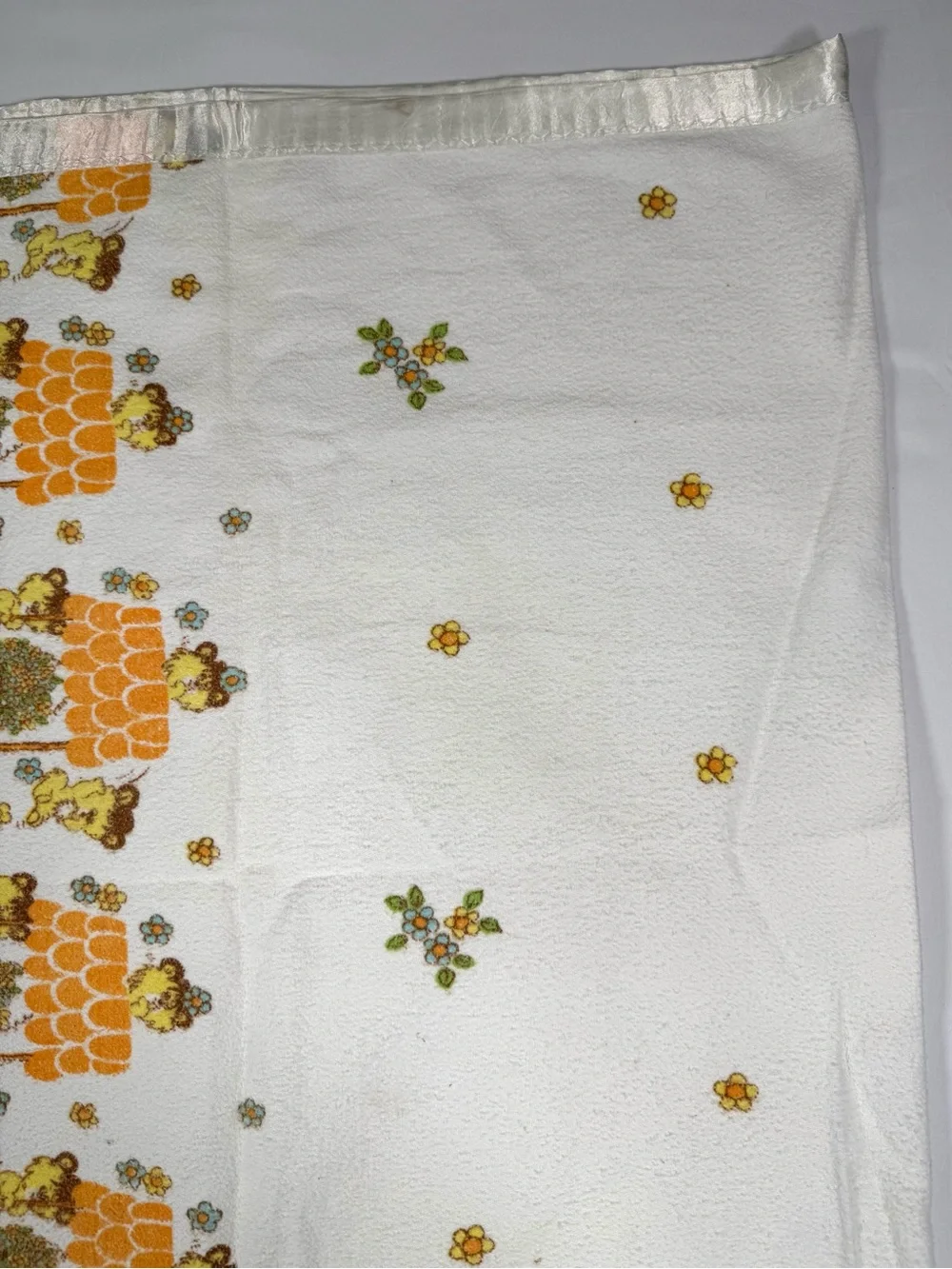 VINTAGE 1970s Baby Teddy Bear Floral Satin Trim Receiving Blanket Retro Nursery